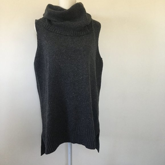 Mia Mai Sleeveless Sweater - Picture 1 of 7
